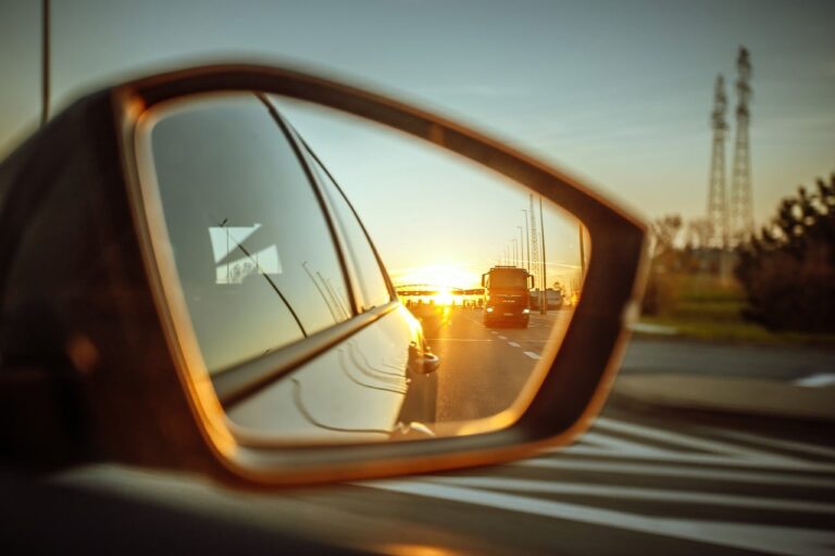 連休に高速道路の渋滞を避けるための旅行先はどこ？